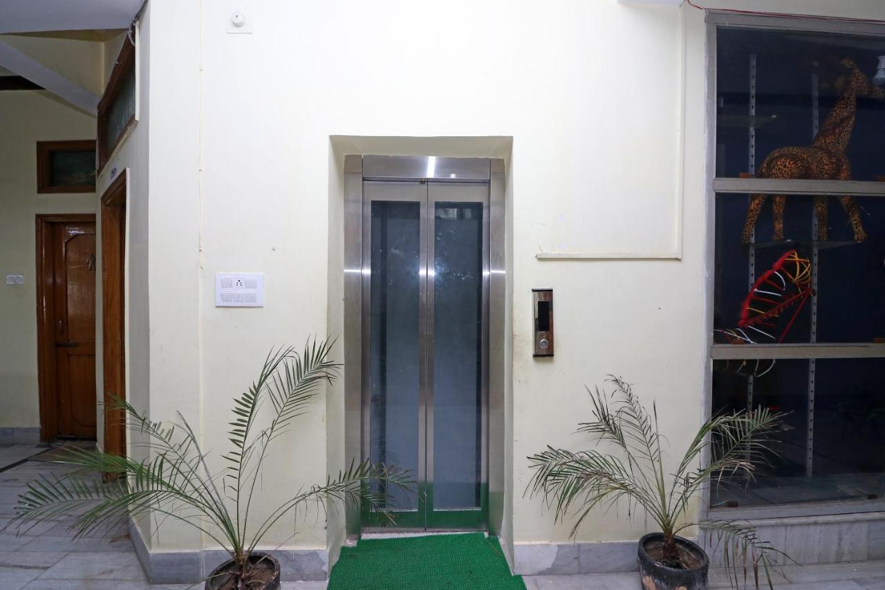 Oyo 16112 Hotel Uruvela International Bodh Gaya Buitenkant foto